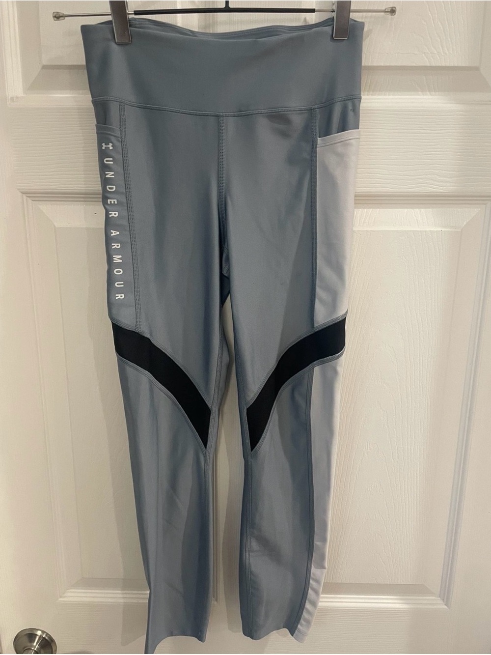 Under Armour Girls' Gray and Black Performance Leggings with Side Pocket